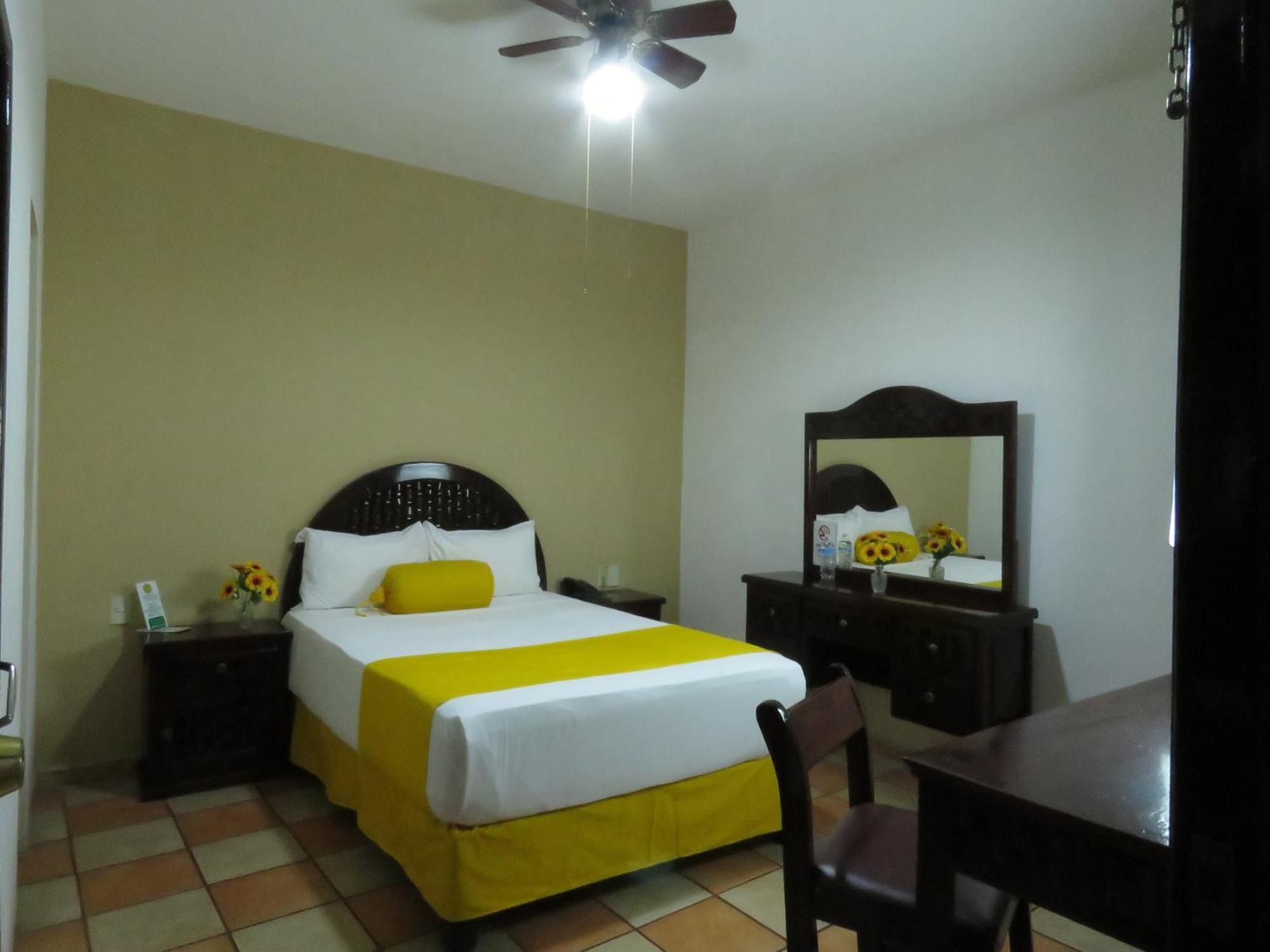Hotel Los Girasoles Tepic Exterior photo