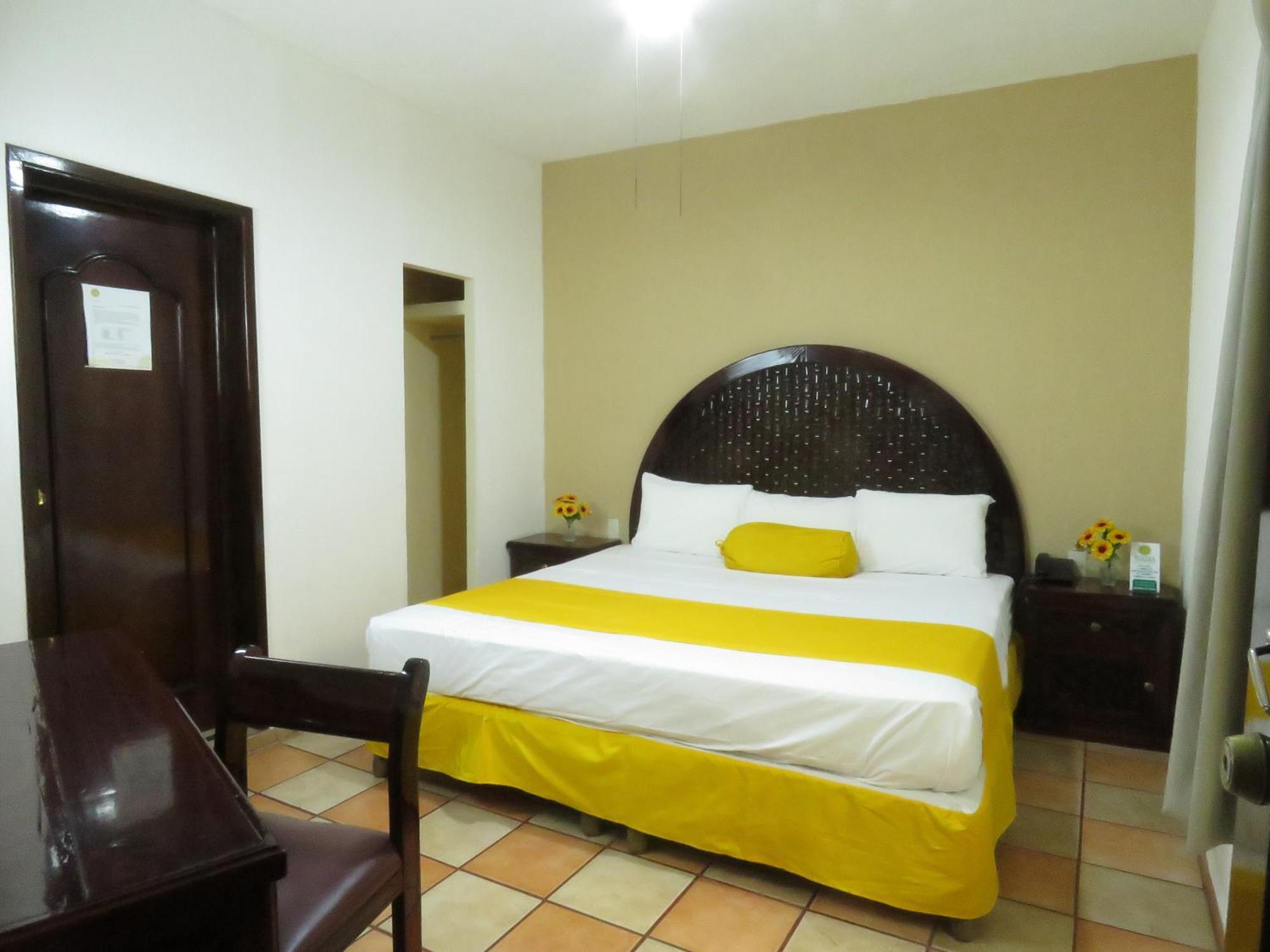 Hotel Los Girasoles Tepic Exterior photo